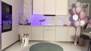 Mila Lioness teases subscribers with her dancing whilst her boyfriend is at work