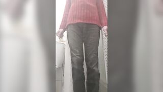 Amateur teen pees black jeans