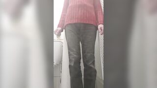 Amateur teen pees black jeans