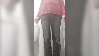 Amateur teen pees black jeans