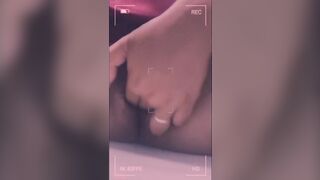 Me manda videos masturbandose!! MOJADITA