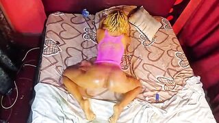Her sister’s bestie eat up her pink beautiful cunt