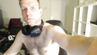 Andyvans livecam male, appartment office, Belgium 2021 june, eating stripped.