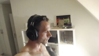 Andyvans livecam male, appartment office, Belgium 2021 june, eating stripped.