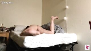 Squirming around during the time that I use my dido and clitoris sucker to cum [Enjoyment Squad] Daisy Mei