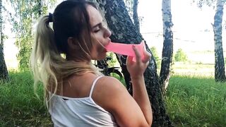 Gorgeous golden-haired masturbates and ends up squirting after a run in the forest