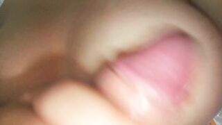 MILF tetona juega con mi polla