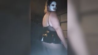 Smokin' BBW Jaw-dropping Kitty Clown with Big Bazookas and Booty begging to have some joy