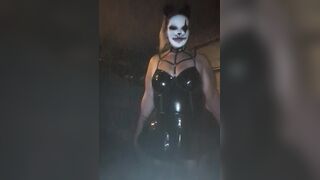 Smokin' BBW Jaw-dropping Kitty Clown with Big Bazookas and Booty begging to have some joy