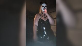 Smokin' BBW Jaw-dropping Kitty Clown with Big Bazookas and Booty begging to have some joy