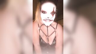 Smokin' BBW Jaw-dropping Kitty Clown with Big Bazookas and Booty begging to have some joy