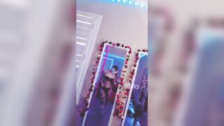biiyla shows off the big ass on taut rope