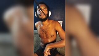 Glad gooner mindlessly jerking it to porn