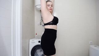 BIG ASS DANCE IN BATH