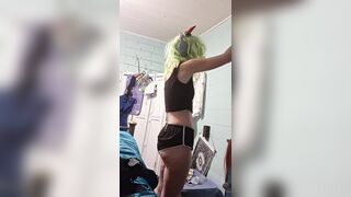 I ignore you (for the most part) in my green wig as I do laundry. I flash you my tiddies at the end ✨️