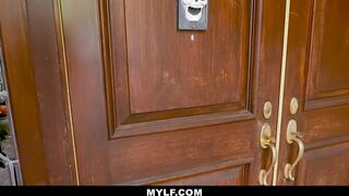 ?❤️MYLF - MILF Lesbian Seduces Straight Cutie