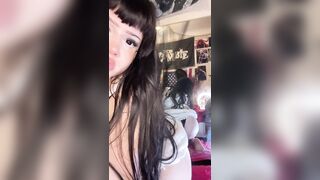 Need someone to lick my pussy properly ?