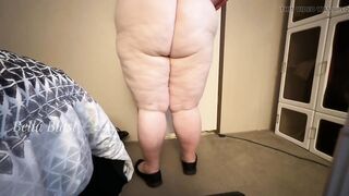 BBW Bareass Fart Compilation: Bubbly Squats & Bent Over Blasts by Bella Blast
