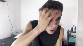 PUMPED UP ACTIVE GUY RUNS HARD IN HOME CLIP