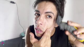 PASSIVE INDIVIDUAL INSERTS TOY DURING THE TIME THAT INTENSELY MASTURBATING