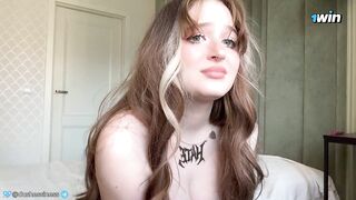 Big booty Tinder teen Egirl lose in truth or dare and masturbates for you. FaceTime call