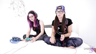 Lezzie BFF - two Lesbian Babes Play Fortnite
