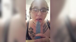 I love to suck penis and make eye contact