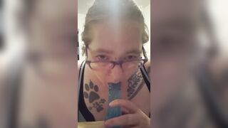I love to suck penis and make eye contact