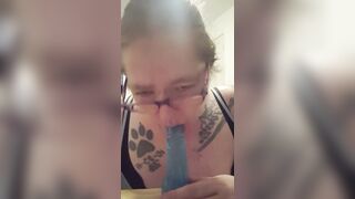 I love to suck penis and make eye contact