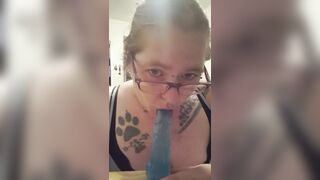 I love to suck penis and make eye contact