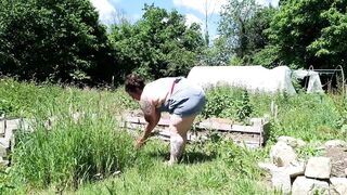 BBW Wife Barefoot Garden - Oozy Feet, Lift & Carry, Footjob