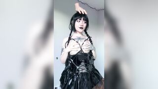 Would you play with me, chick? ?