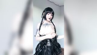 Would you play with me, chick? ?
