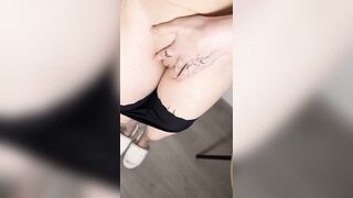 Thick hips spread wide, tattooed and ready ?