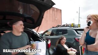 REALITY KINGS - Harlow West Turns A Casual Photoshoot Into A Public Blowjob-sex And A Hard Fuck