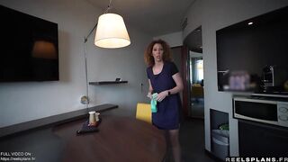 Une femme de ménage française MILF au cul parfait, surprise en teach de se masturber et Défoncée en anal par un client de l'hôtel !!!