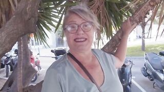 Senora Fina teaches a black male how to mastúrbate her with a satisfayer to reach an orgasm