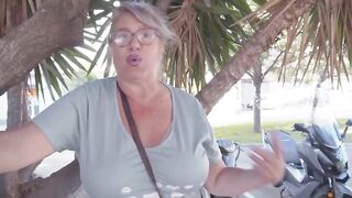 Senora Fina teaches a black male how to mastúrbate her with a satisfayer to reach an orgasm