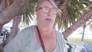 Senora Fina teaches a black male how to mastúrbate her with a satisfayer to reach an orgasm