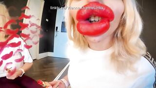 KISS, KISS, KISS! Mirror Kissing with world biggest Lips