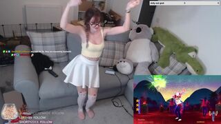 CUTE TWITCH STREAMER BEAUTY DANCING TO SHAKIRA (SHYPHOEBE)