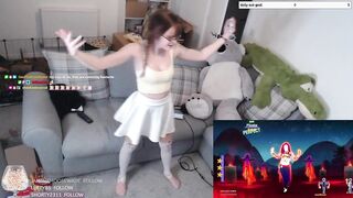 CUTE TWITCH STREAMER BEAUTY DANCING TO SHAKIRA (SHYPHOEBE)
