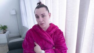 MILF Offers Particular Deal to Pay the Rent to Lustful Landlord