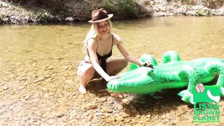 Inflatable Wildlife Explorer Arrives at the Inflatable Site; It's Very Dangerous!