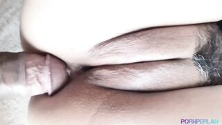 Sexo anal inesperado con el culo apretado de una MILF cachonda y culona: sorpresa, vas a recibir mi polla en el coño