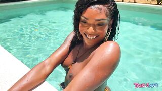 TGIRLS XXX Dark-Skinned Trans Woman with Tattoos Gives Handjob While Recording Solo Session