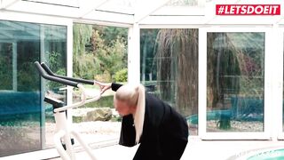 Relaxxxed - Karol Lilien Big Titties Czech Hottie Enticed Into Sexy Bang By Fitness Instructor - LETSDOEIT
