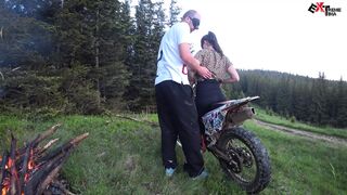 Brought Girlfriend to Forest to fuck her in the booty with a facial