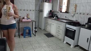 A maid agrees to work naked for some supplementary cash.