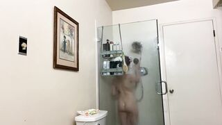 Golden-haired Gets Soapy & Slutty in the Shower